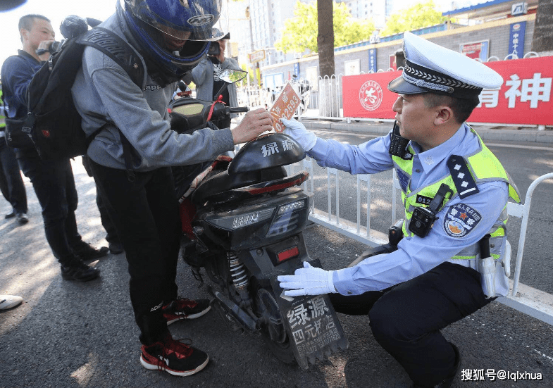各地严查无牌电动车，为什么急着给电动车上牌照？今天才知道原因(图5)