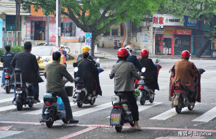 各地严查无牌电动车，为什么急着给电动车上牌照？今天才知道原因(图9)